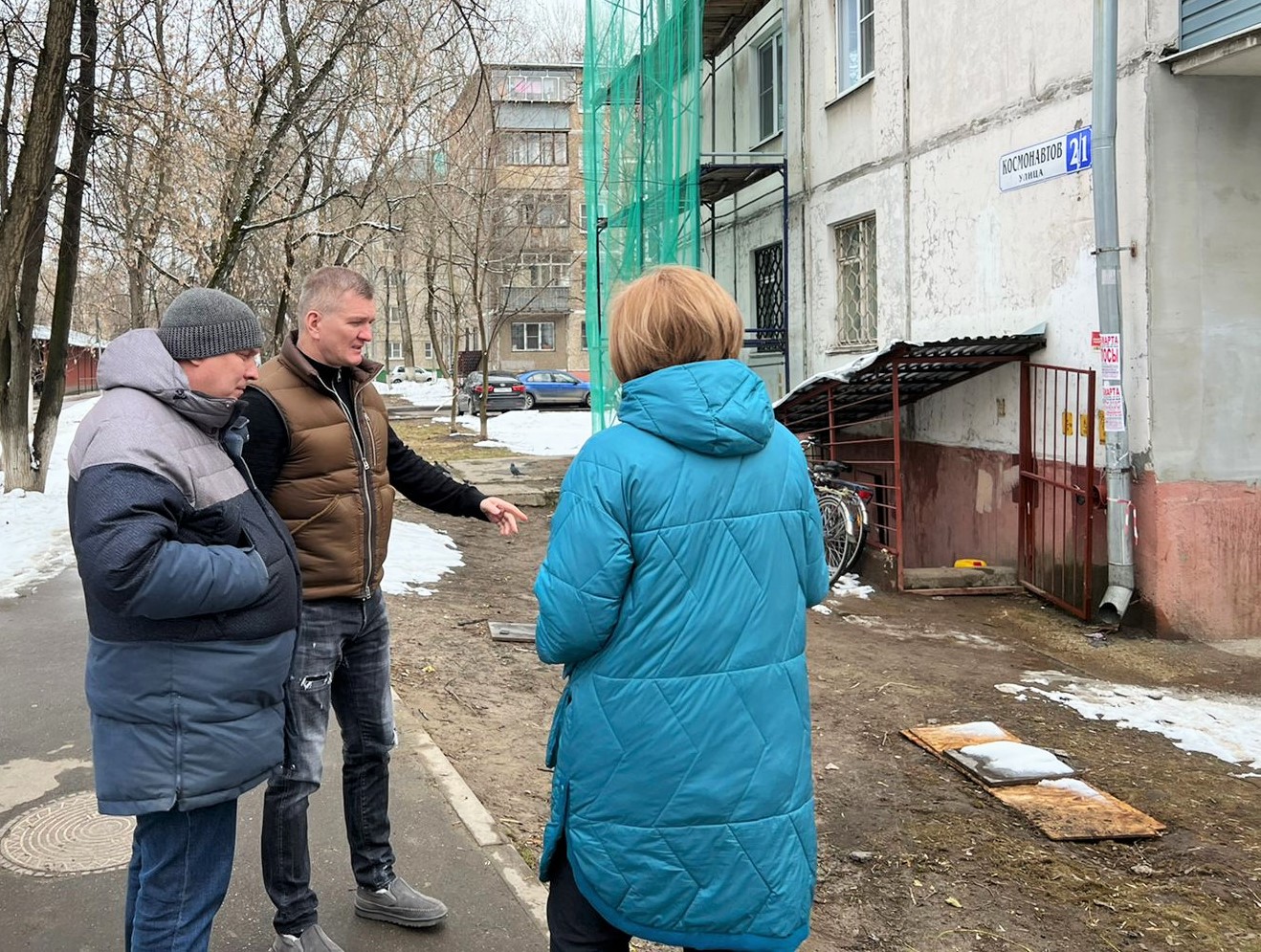 Дмитрий Дениско проверил ремонт жилых домов в Люберцах | 04.04.2022 |  Люберцы - БезФормата